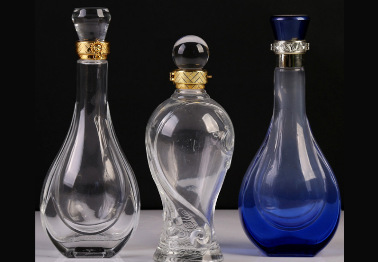 噴涂玻璃酒瓶與普通玻璃酒瓶之間有哪些區(qū)別？